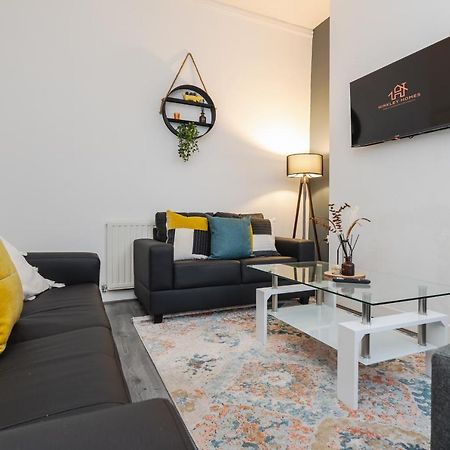 Immaculate 4 Bed In Liverpool By Hinkley Homes Short Lets & Serviced Accommodation Экстерьер фото